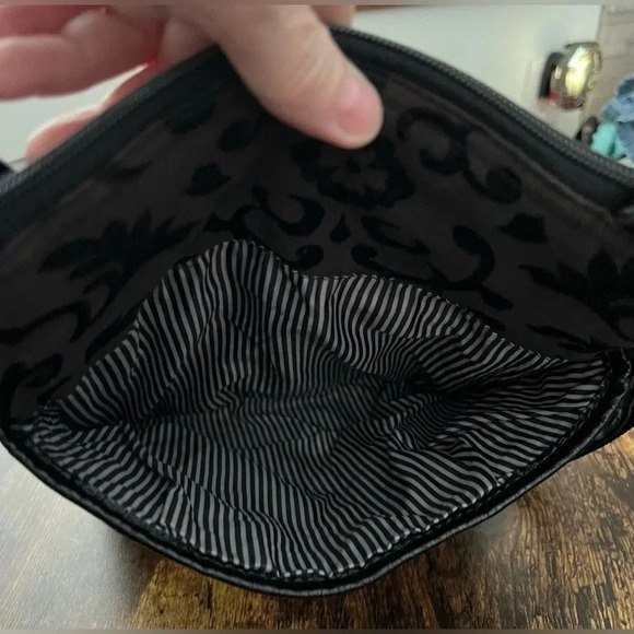 Thirty One | ladies crossbody handbag. - Picture 10 of 16